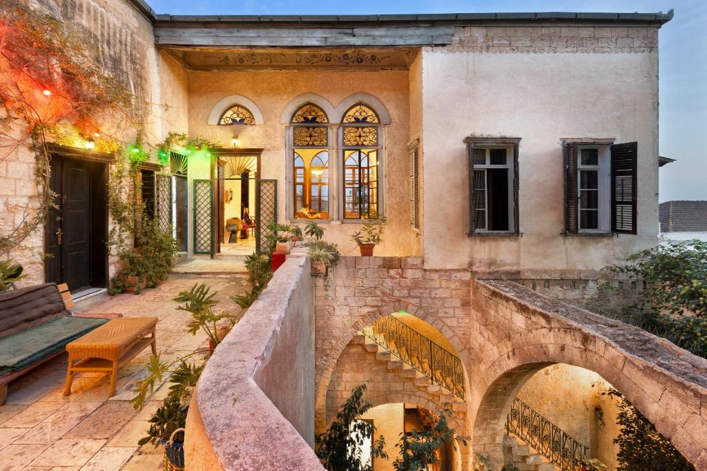 Fauzi Azar by Abraham Hostels