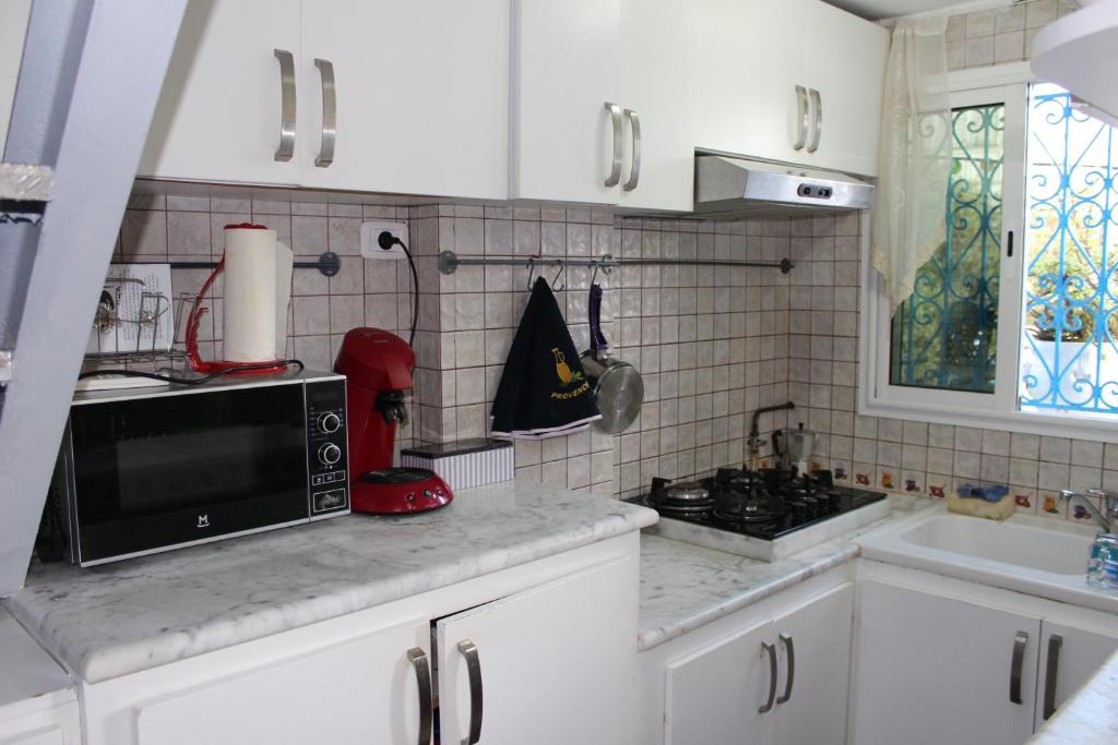 Kuchyň nebo kuchyňský kout v ubytování Cosy Duplex" Sidi Bou Said "