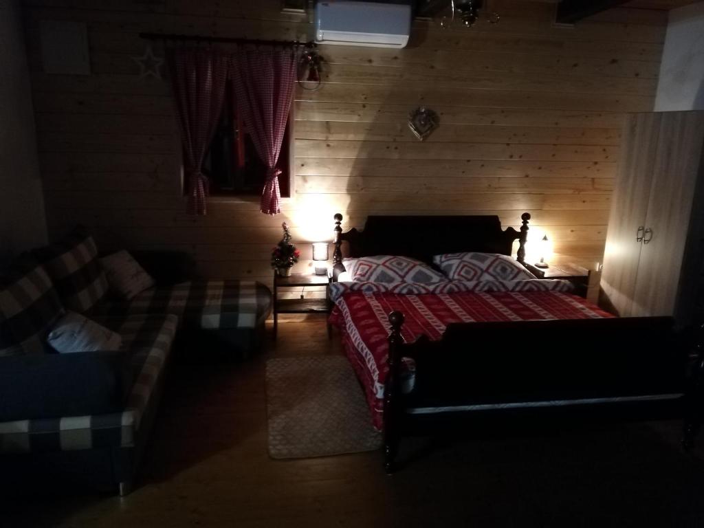 Pod orehom drvena kuća i sauna - 3