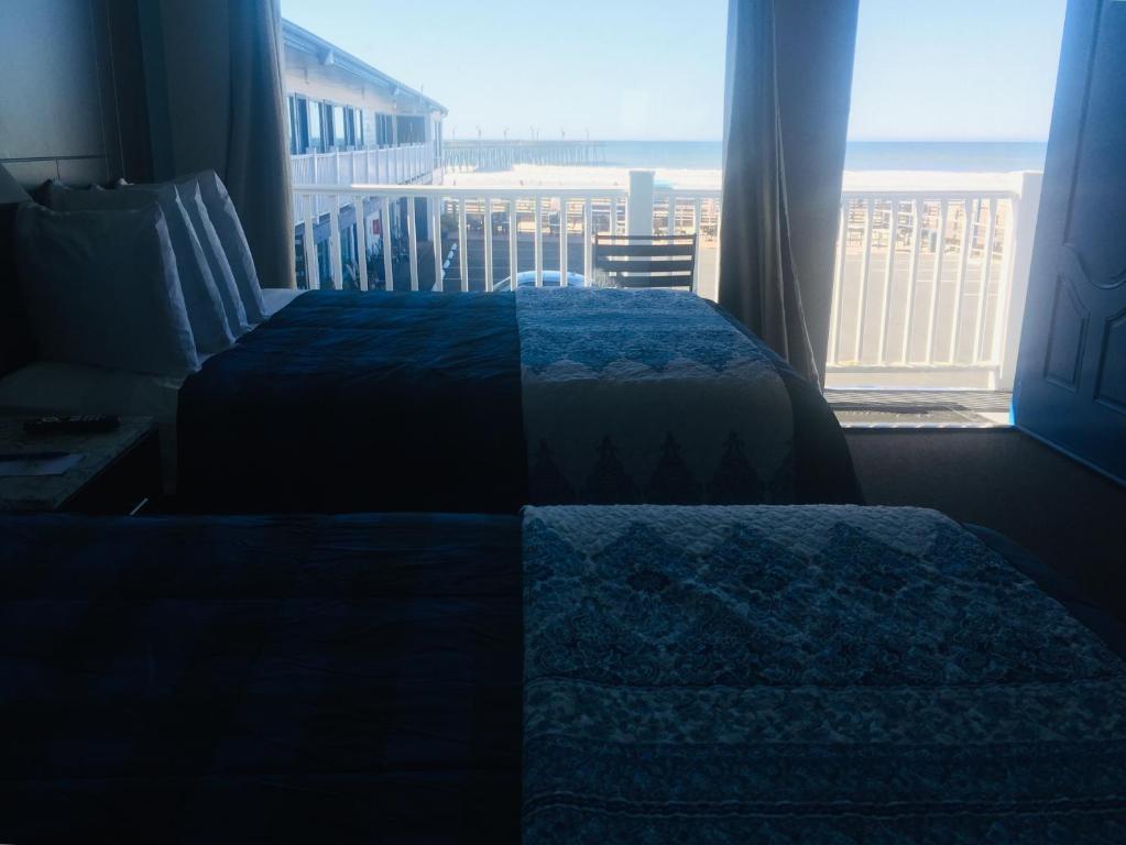 Postel nebo postele na pokoji v ubytování Dolphin Cove Motel