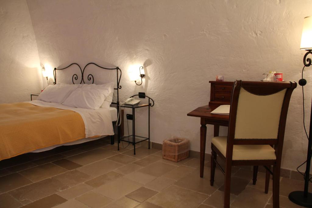 Postel nebo postele na pokoji v ubytování Hotel Masseria Fortificata Donnaloia