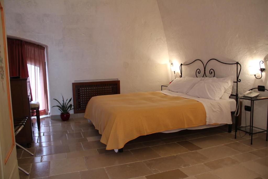Postel nebo postele na pokoji v ubytování Hotel Masseria Fortificata Donnaloia