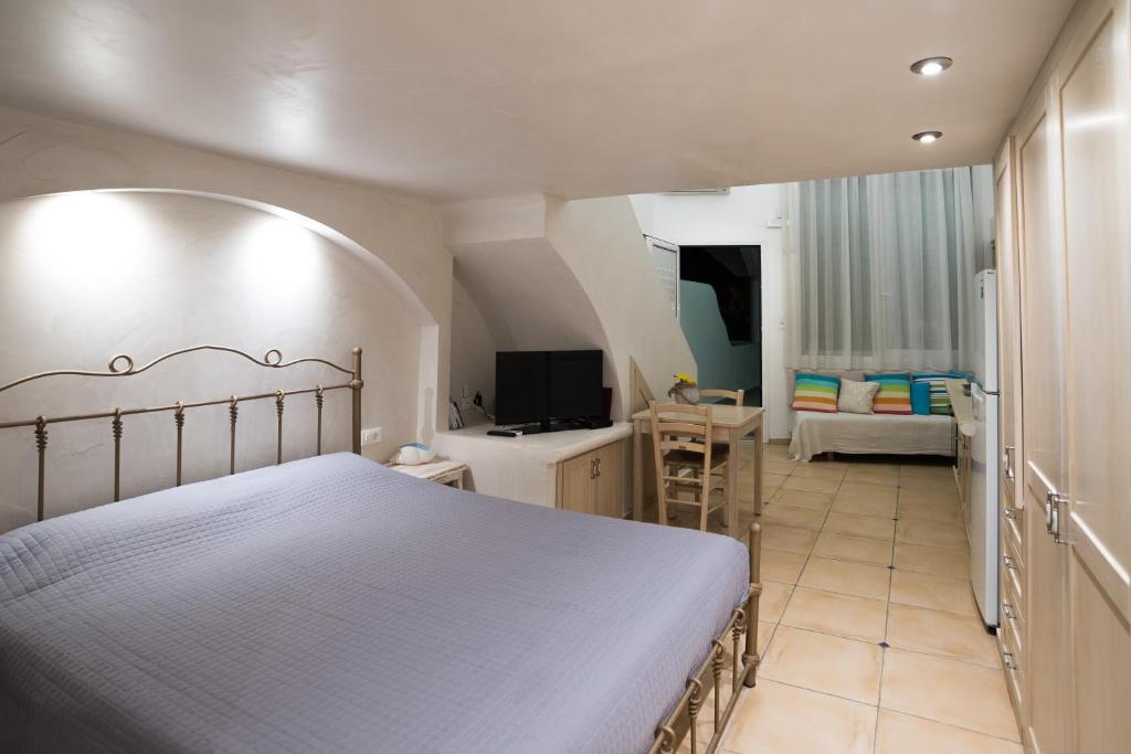 Posteľ alebo postele v izbe v ubytovaní Kathara Bay Apartments