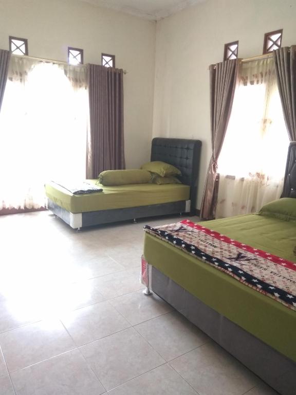 Rumah Puan Homestay - Four-Bedroom House