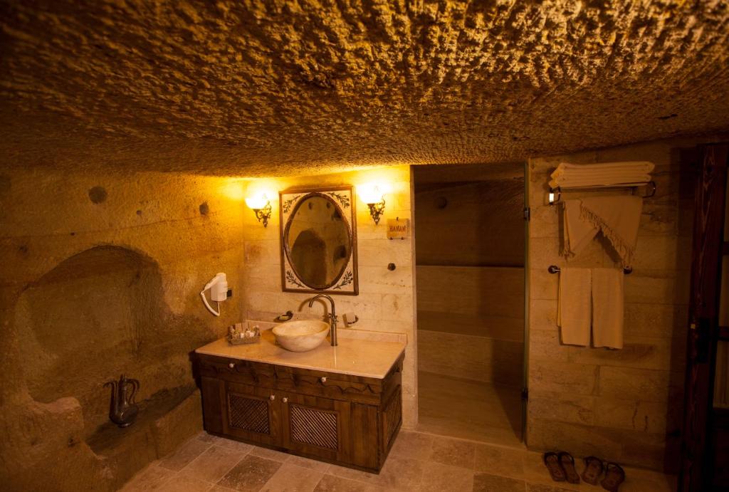 Kayakapi Premium Caves Cappadocia - Royal Cave & Pool Suite