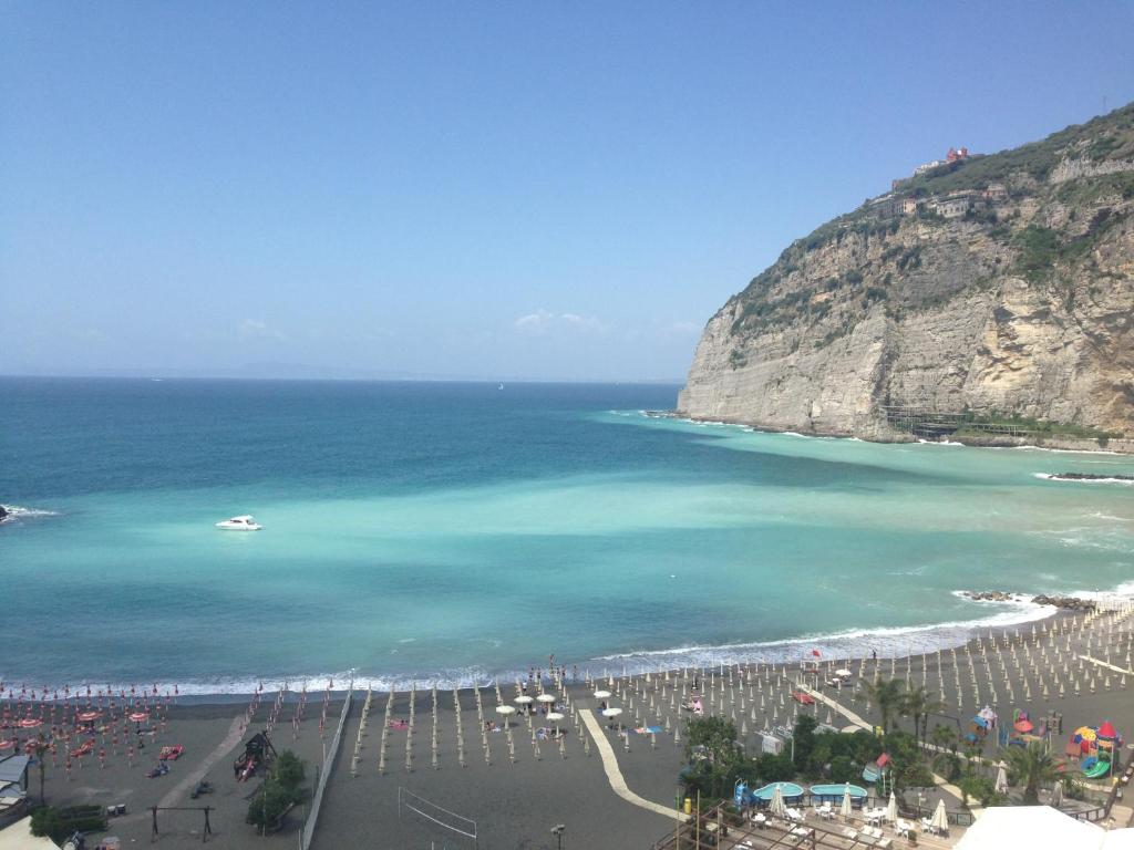 Laqua by the Sea, Meta (updated prices 2024)