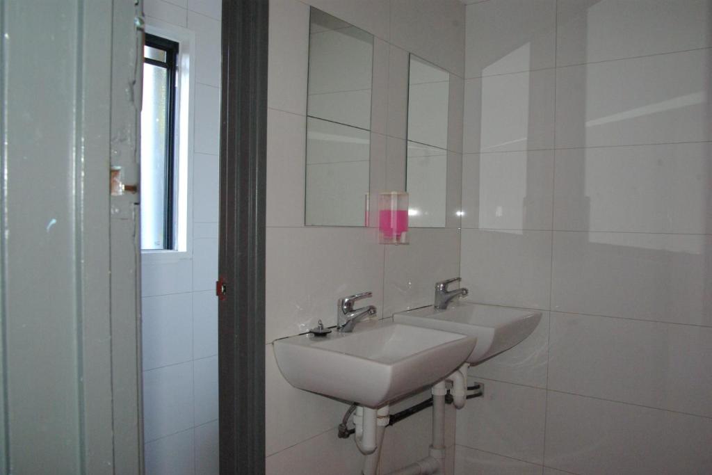 Koupelna v ubytování Haus Accommodation - note - Valid passport required to check-in