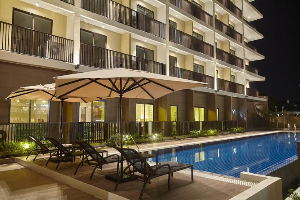 Bazén v ubytování Quest Hotel Tagaytay nebo v jeho okolí