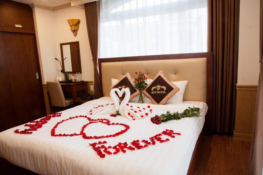 Postel nebo postele na pokoji v ubytování Roy Dala Hotel