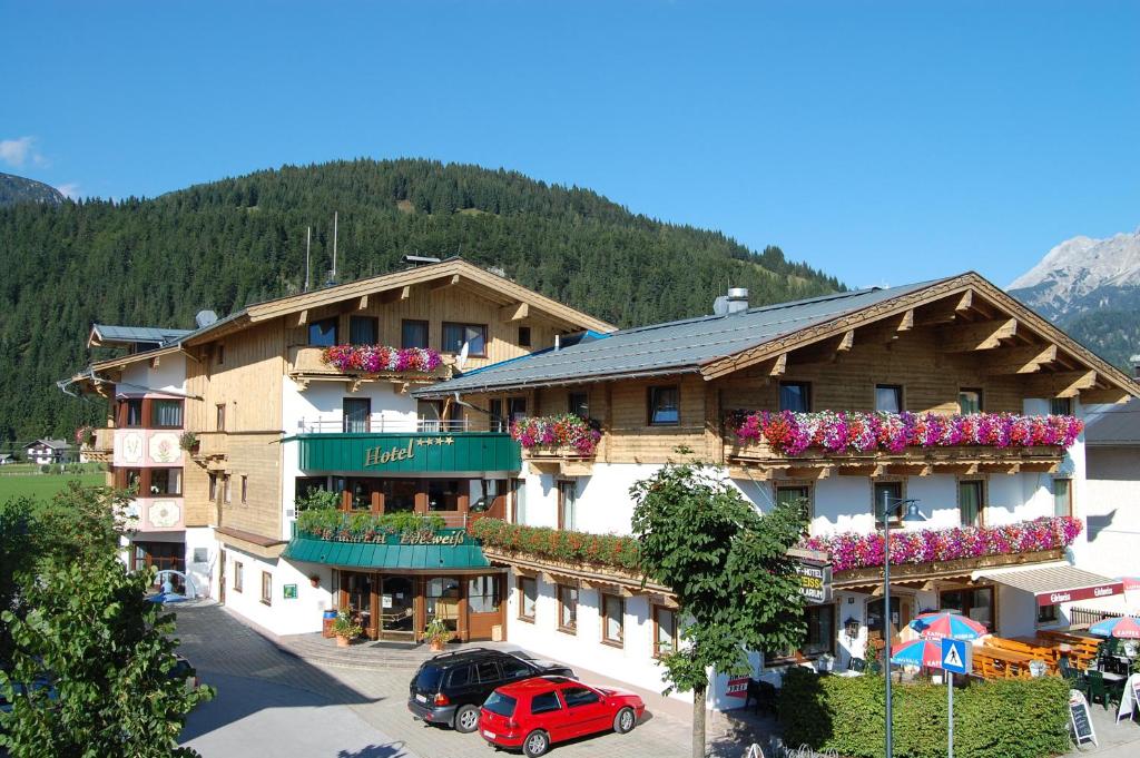 Nespecifikovaný výhled na hory nebo výhled na hory při pohledu z hotelu