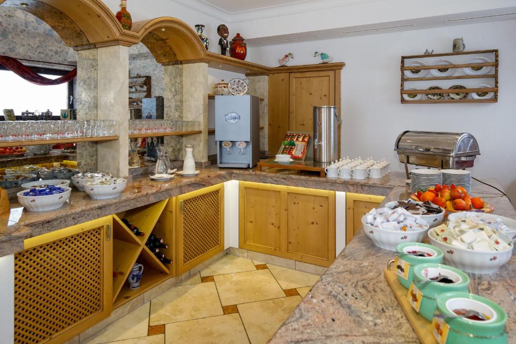 Kuchyň nebo kuchyňský kout v ubytování Hotel Edelweiss