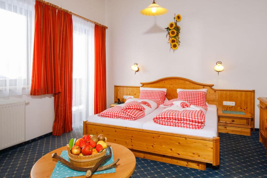 Postel nebo postele na pokoji v ubytování Hotel Edelweiss