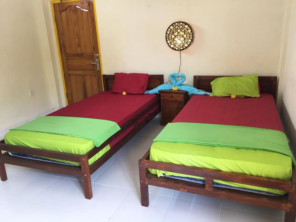 Postel nebo postele na pokoji v ubytování Repag Wayan Canggu Hostel