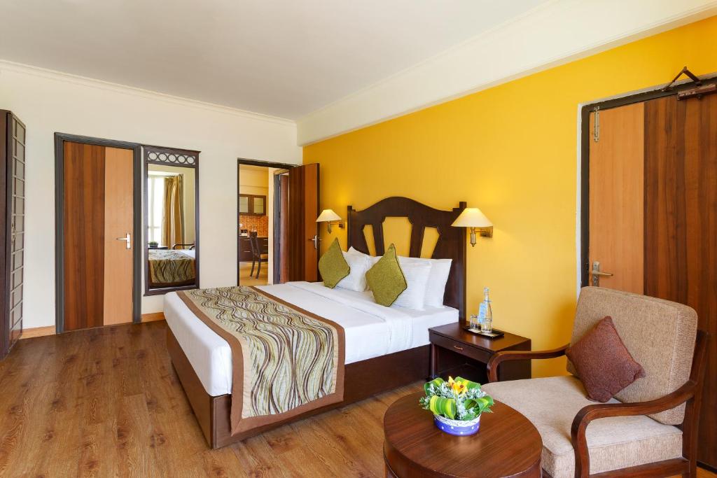 Postel nebo postele na pokoji v ubytování Aloha On The Ganges by Leisure Hotels