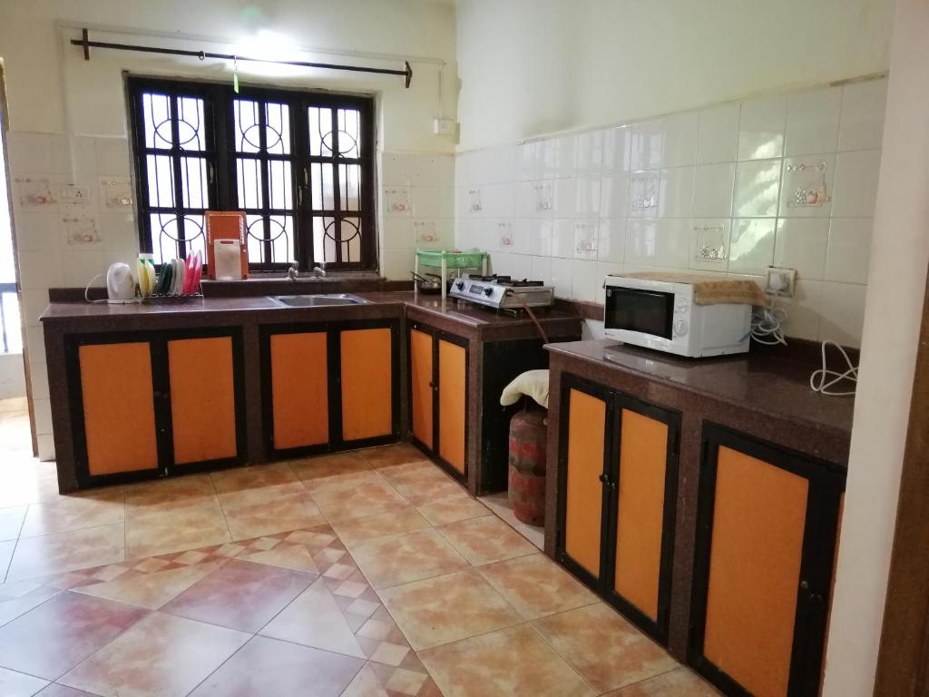 Kuchyň nebo kuchyňský kout v ubytování Koito-House calangute guest house