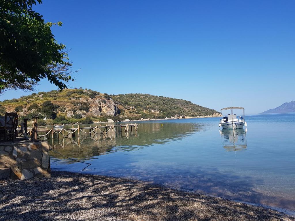 Mouria Pension Rooms & Studios - 14