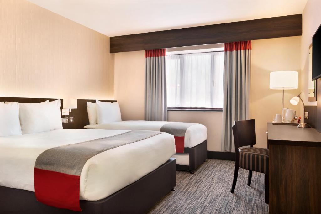 Ramada Bristol West - Family Room (2 Adults + 2 Children)