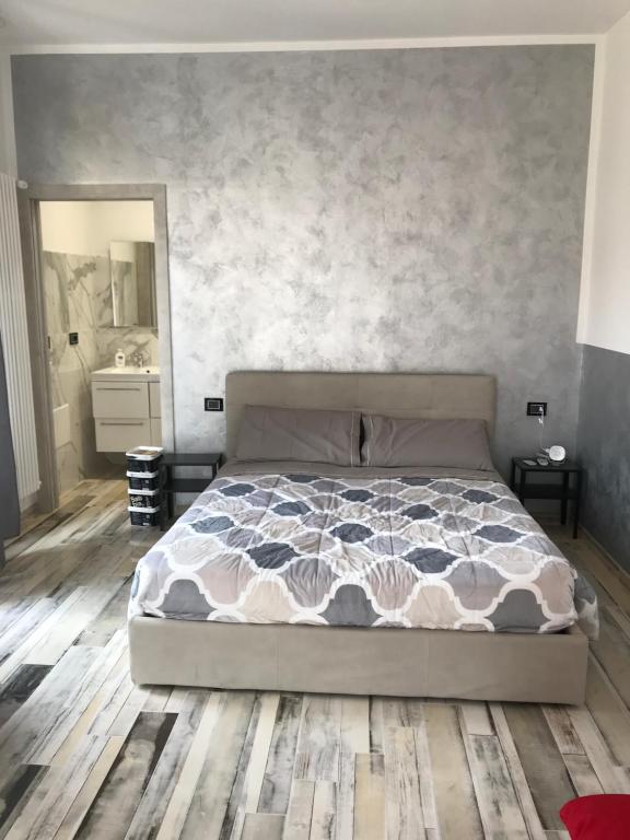 Łóżko lub łóżka w pokoju w obiekcie B&B ATTICO GALLIERA