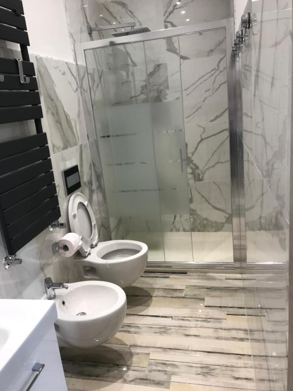 Łazienka w obiekcie B&B ATTICO GALLIERA