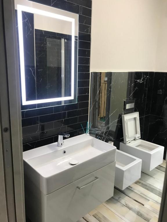 Łazienka w obiekcie B&B ATTICO GALLIERA
