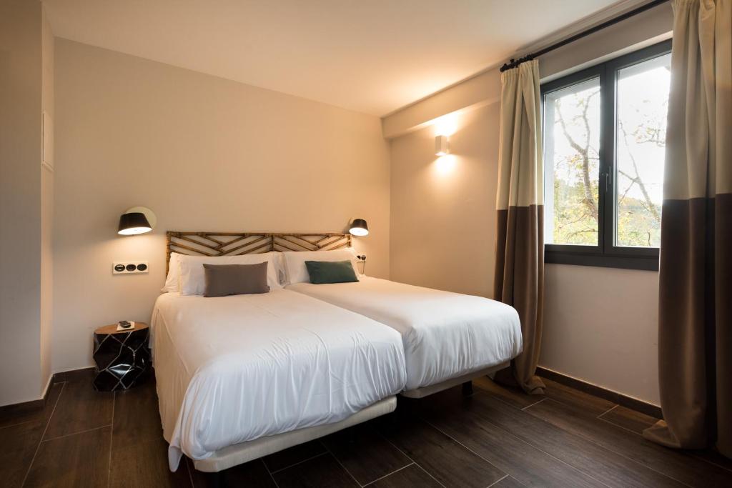 Postel nebo postele na pokoji v ubytování Hotel Rural Sagarlore