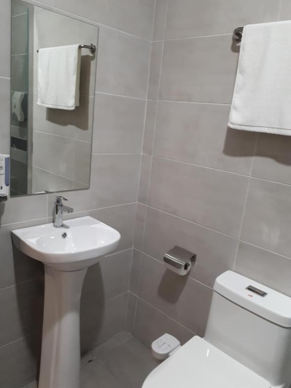 Koupelna v ubytování Hotin Inn