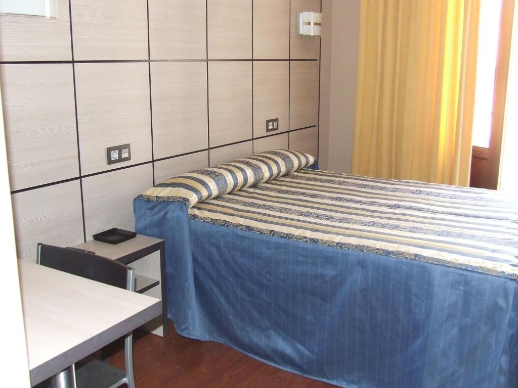 Posteľ alebo postele v izbe v ubytovaní Hostal Larios