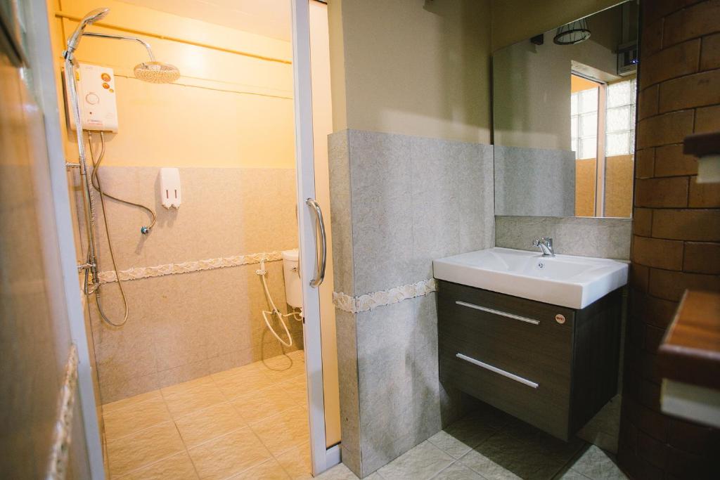 Koupelna v ubytování SuanTung Coffee & Guesthouse