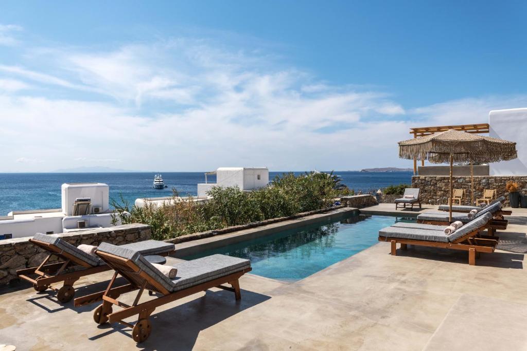 Bazén v ubytování Trinity Mykonos - Beachfront Villa nebo v jeho okolí