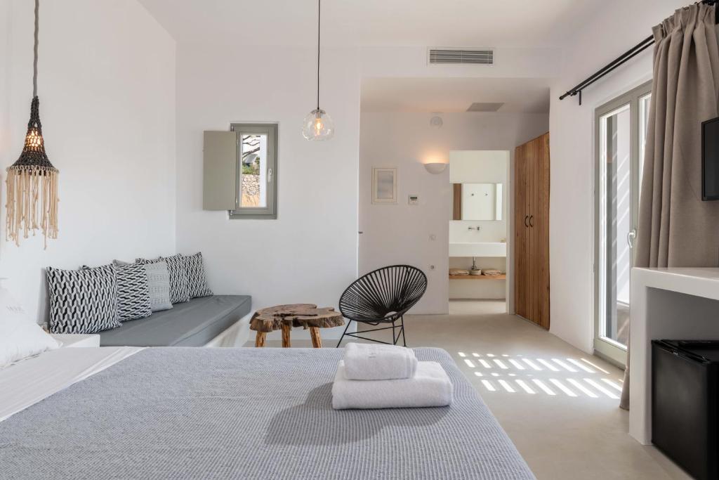 Postel nebo postele na pokoji v ubytování Trinity Mykonos - Beachfront Villa