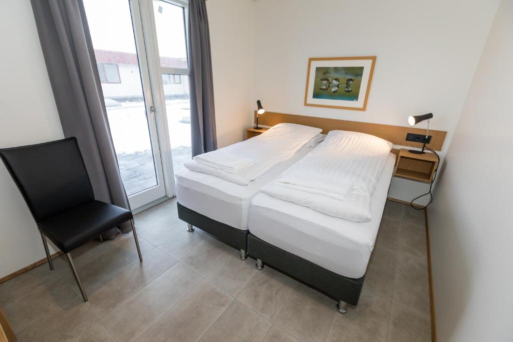 Postel nebo postele na pokoji v ubytování Hrimland Apartments
