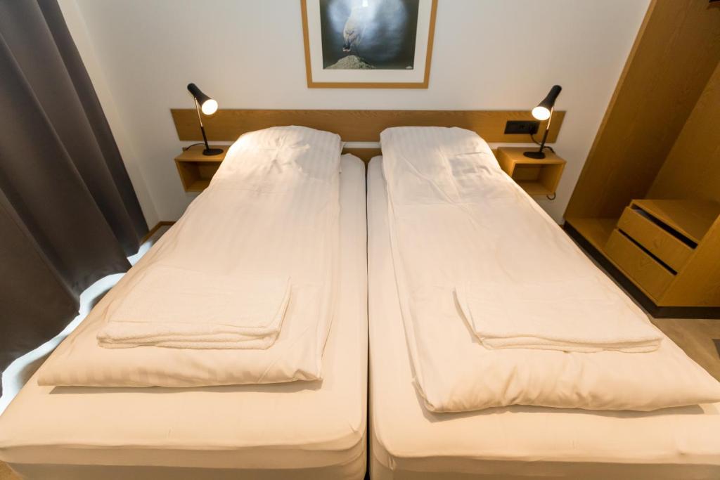 Postel nebo postele na pokoji v ubytování Hrimland Apartments