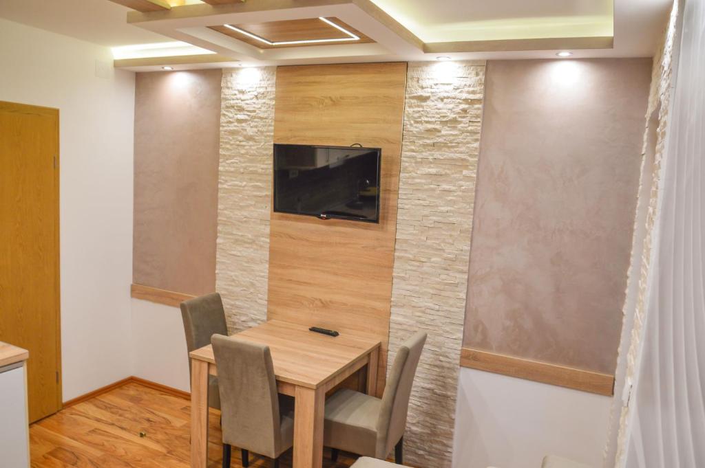 TV i/ili multimedijalni sistem u objektu Apartments Josipovic