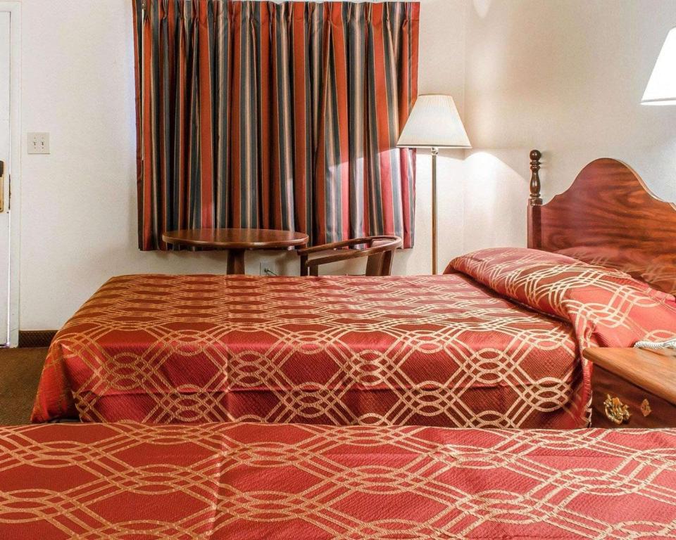 Econo Lodge - Habitación Doble Con Dos Camas Dobles: No Fumar