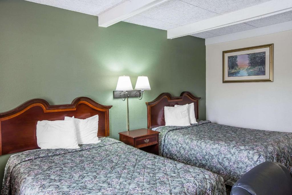 Rodeway Inn - 皇后区有两张大床 - 吸烟