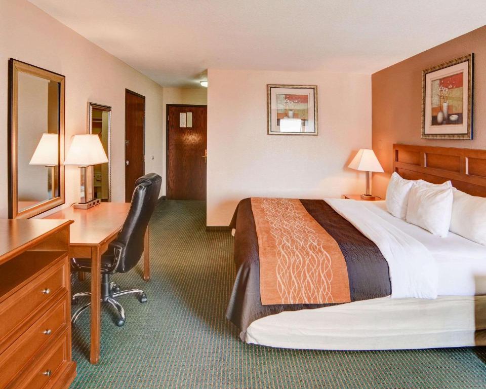 Quality Inn Forest Hill - Fort Worth South - King Room - Non-Smoking