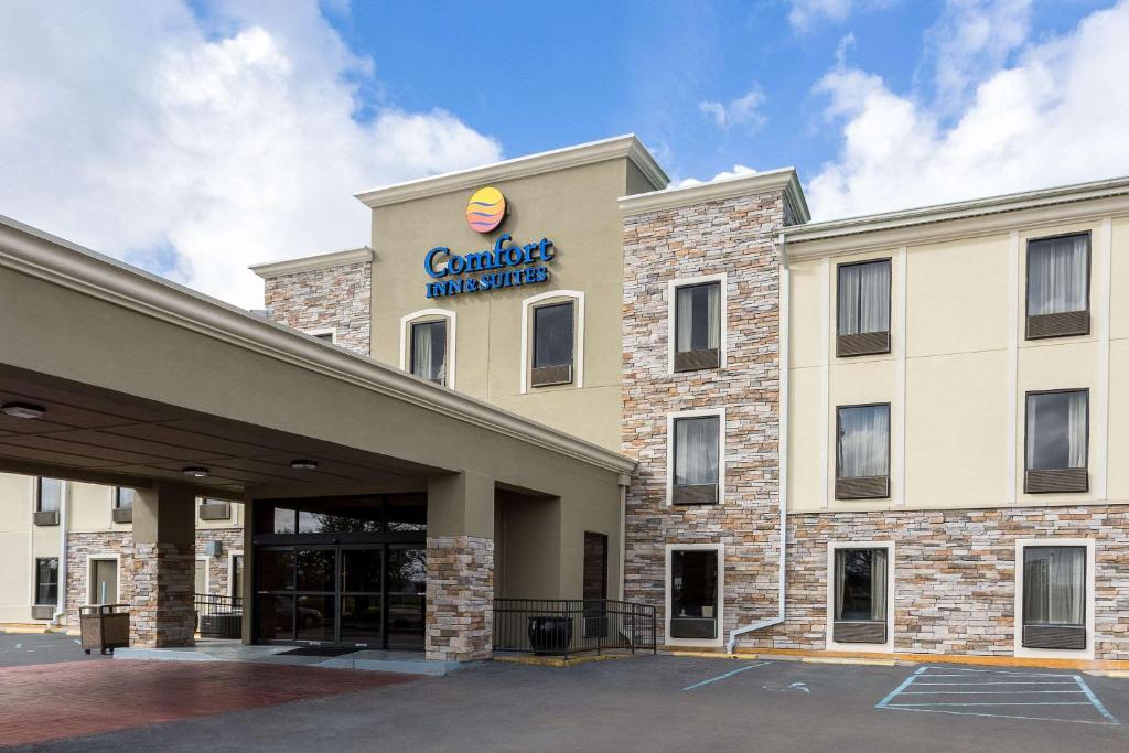 a rendering of the front of a cranford hotel at Comfort Inn & Suites Airport in Baton Rouge