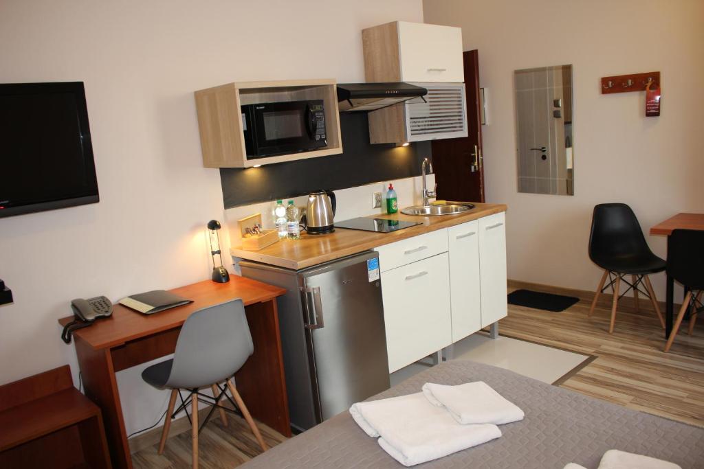 Kuchyňa alebo kuchynka v ubytovaní Hotel 1