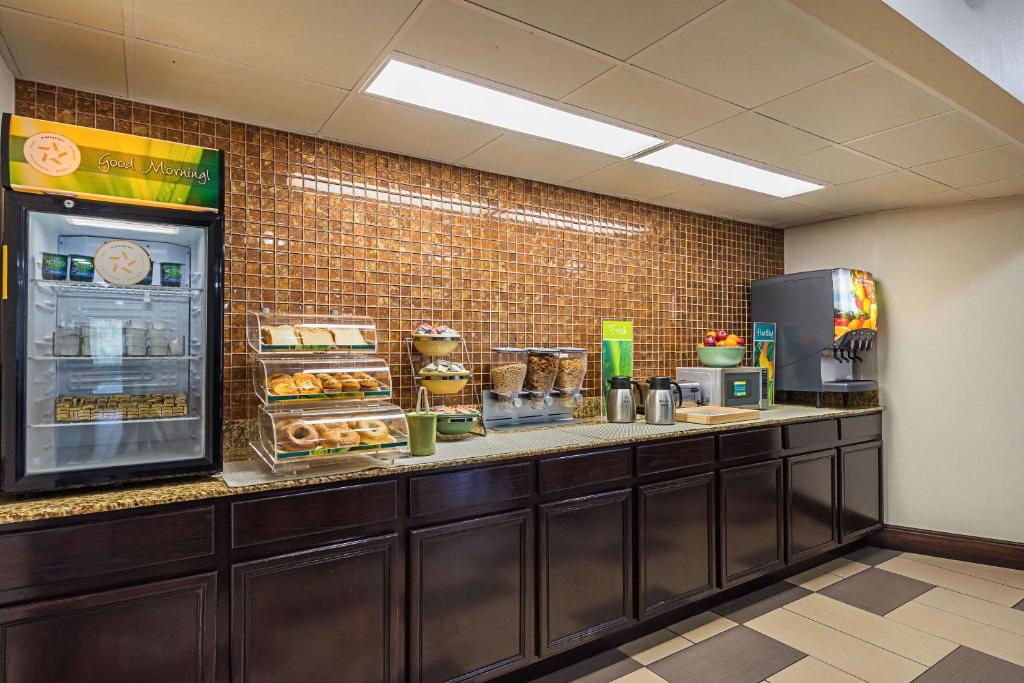 Quality Inn Airport - Southeast photo