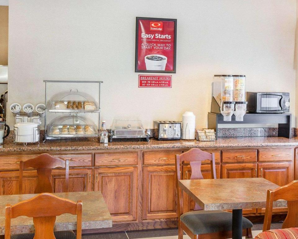 Econo Lodge Brunswick Travel Center photo