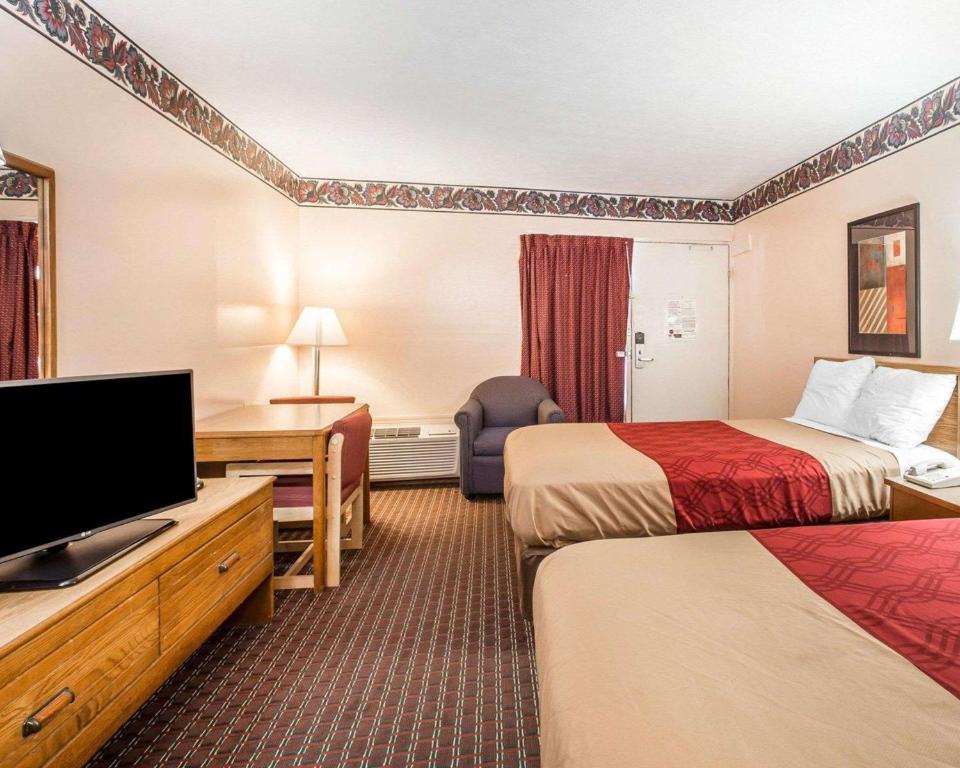 Econo Lodge - Camera Doppia Con Due Letti Matrimoniali - Fumare