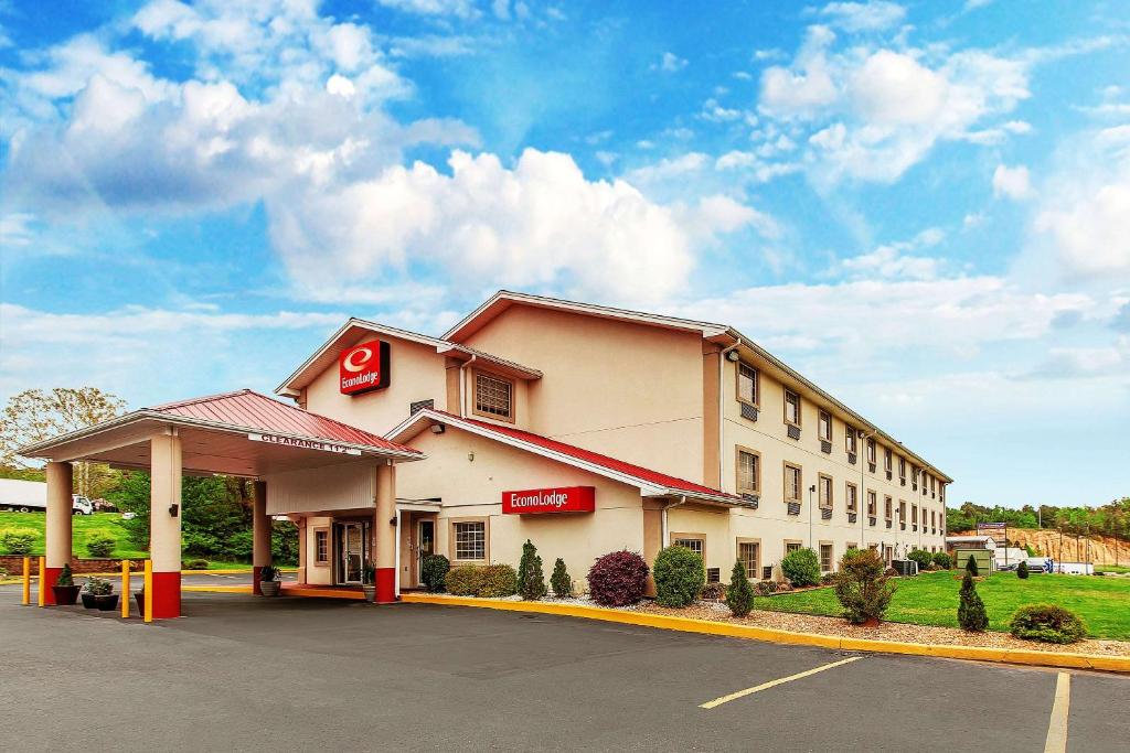 a hotel with a gas station in a parking lot at Econo Lodge Rome in Rome