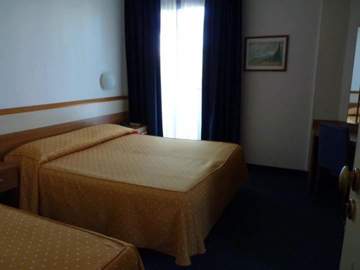 Postel nebo postele na pokoji v ubytování Hotel Gambrinus