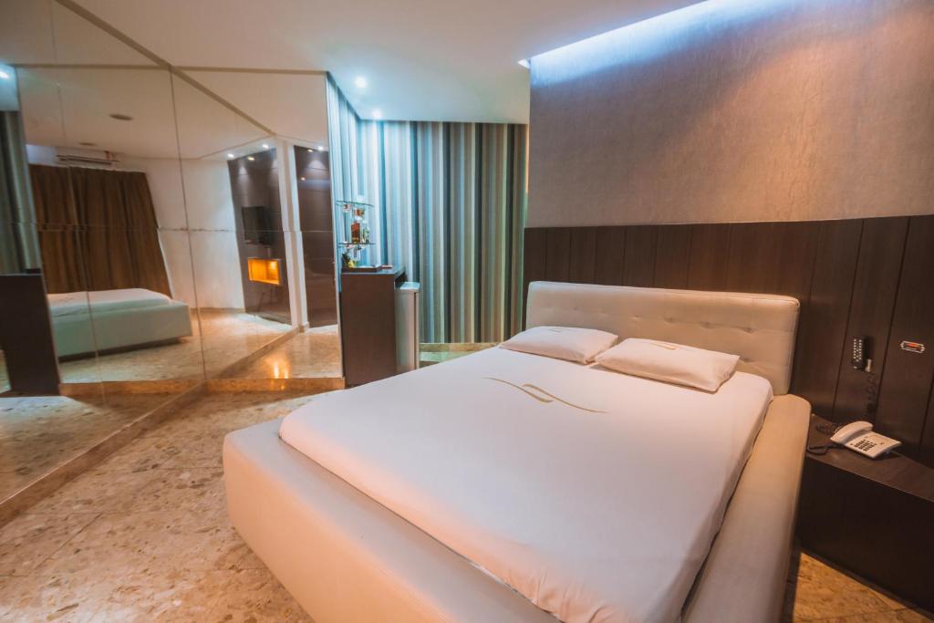  Motel Decameron (Adults Only)