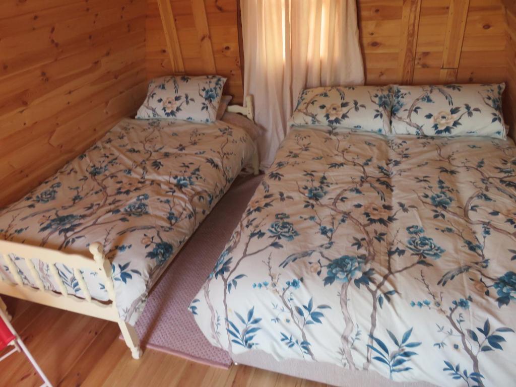 Postel nebo postele na pokoji v ubytování Shannon Estuary Glamping