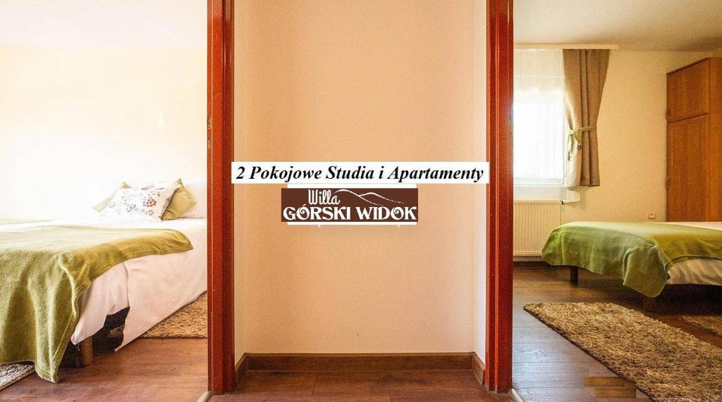 Postel nebo postele na pokoji v ubytování Gorski Widok Karpacz Apartamenty i Pokoje- Salon Kominkowy