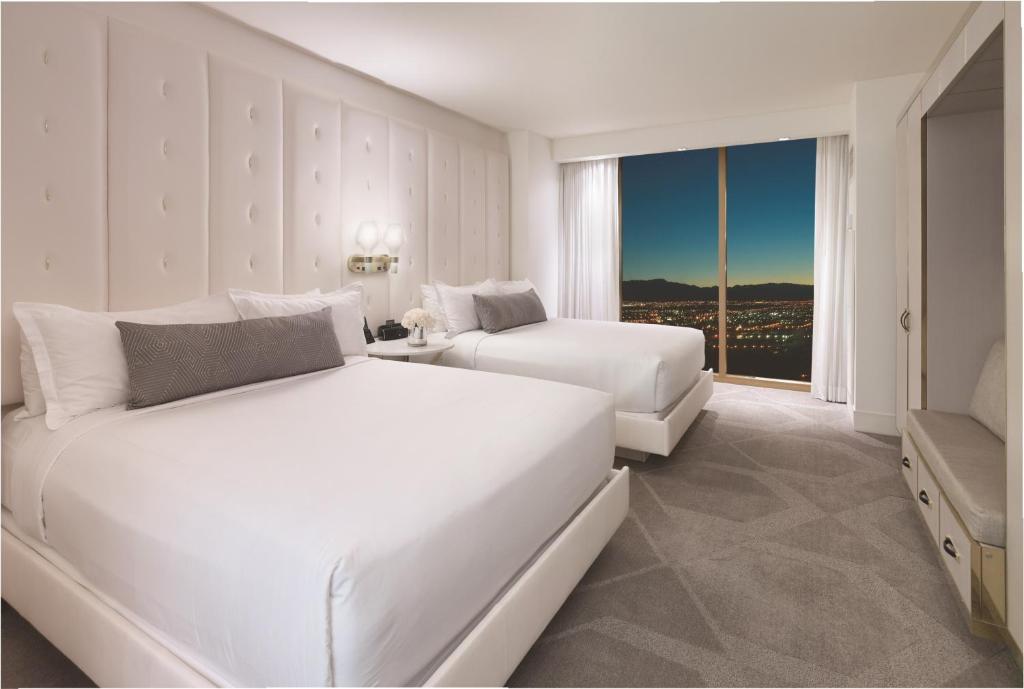Mandalay Bay - Delano Two Queen Suite