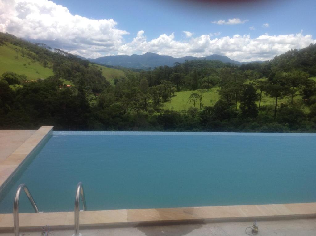 a swimming pool with a view of a mountain at Pousada Vale das Araucárias in Santo Antônio do Pinhal