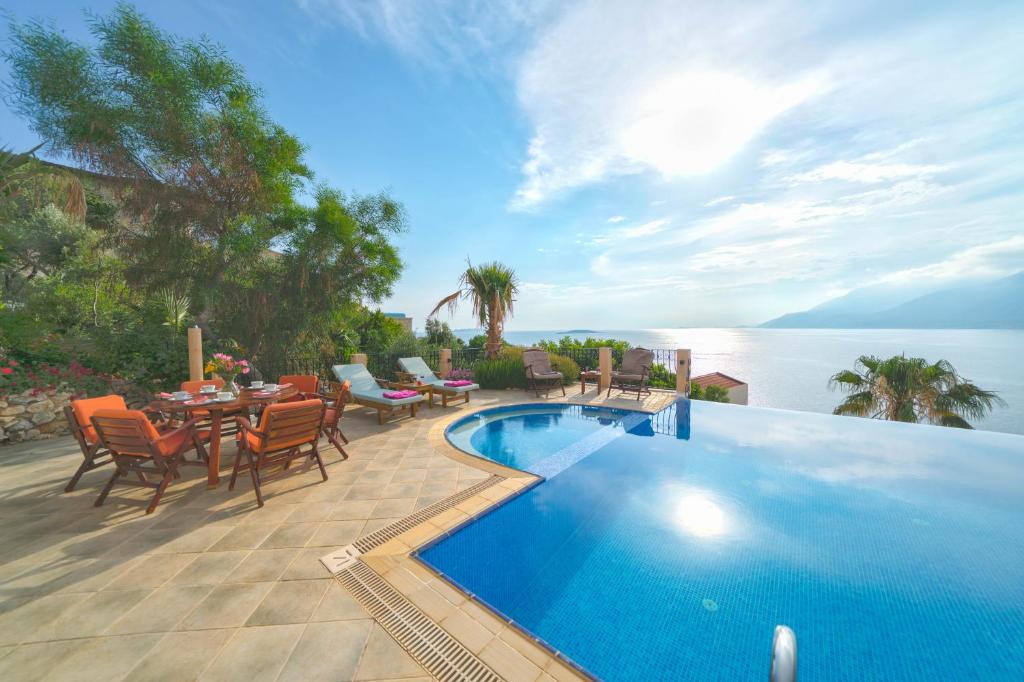 Villa Poseidon-in winter heated outdoor pool