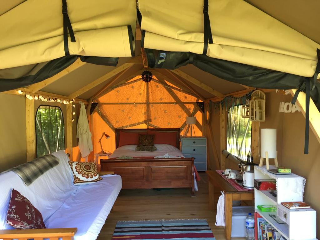 Posezení v ubytování Omarama Oasis - Permaculture Glamping